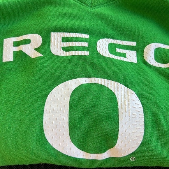 Green Oregon Fighting Ducks T-Shirt - Picture 2 of 2
